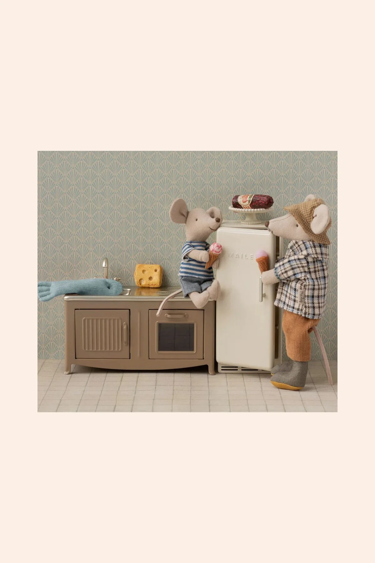 Maileg - Fridge Mouse - Off White - Image 4