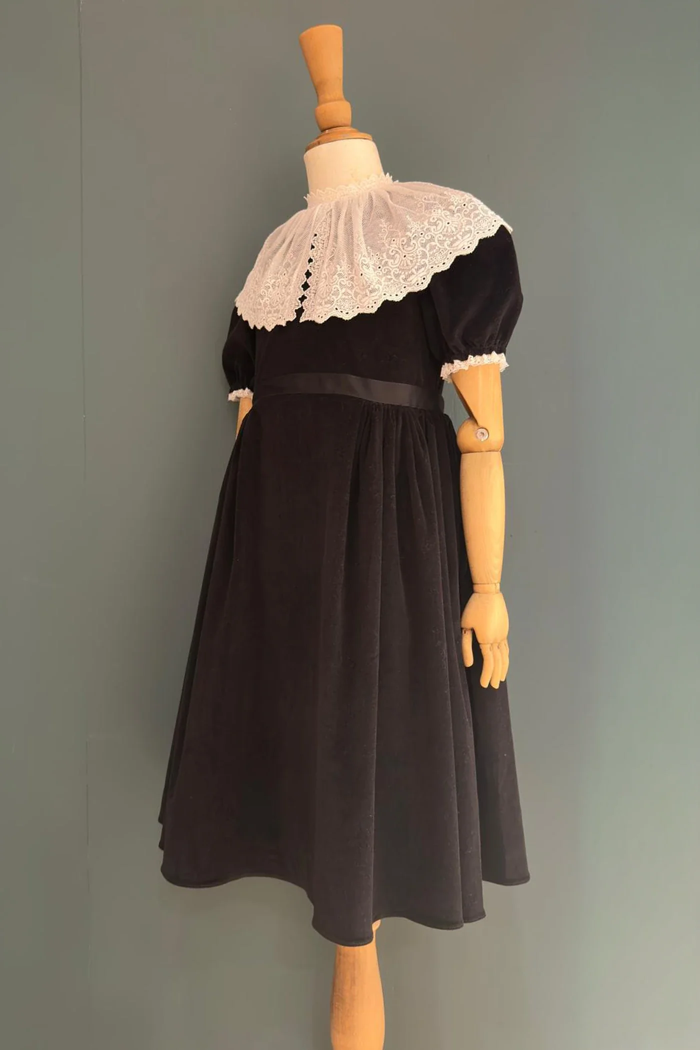 Queen Dress Black Babycord with Victorian Lace Collar - Image 6